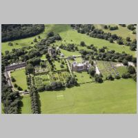 Hardwick Hall in Doe Lea, Derbyshire, photo by Richard Bird on Wikipedia.jpg